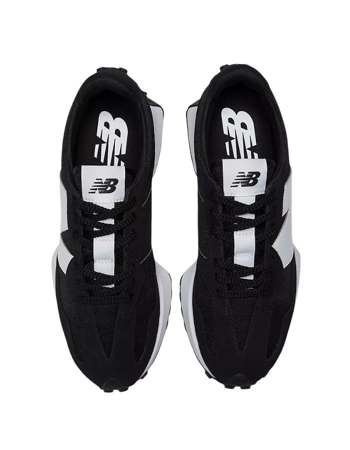 Dessus des Baskets sneakers noires et blanches new balance 327 logo n surdimensionne daim et mesh semelle crampons