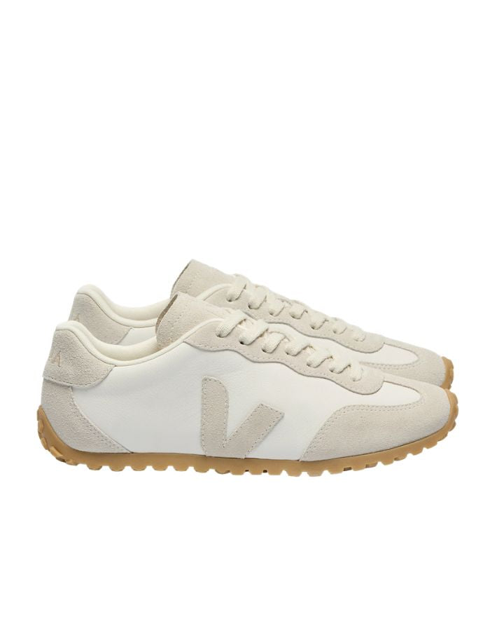 Baskets basses pour femme et homme en cuir blanc et empiècements suède naturel avec semelle crantée, modèle GT Leather White Natural de VEJA.