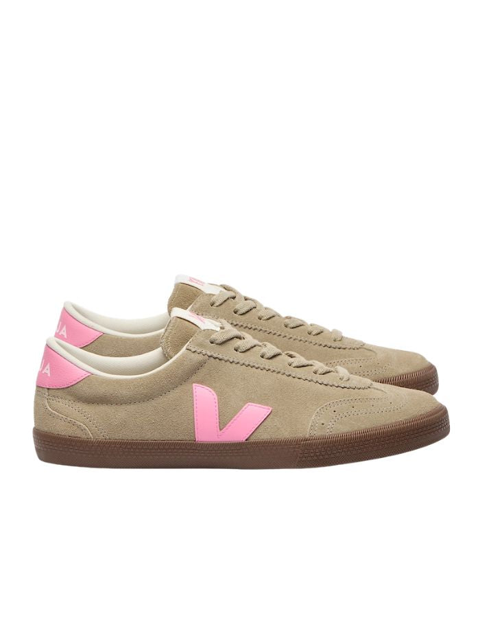 Baskets basses rétro en suède taupe et empiècements cuir marron et bleu pour homme et femme, modèle Volley Suede Taupe Malibu Bark de VEJA.