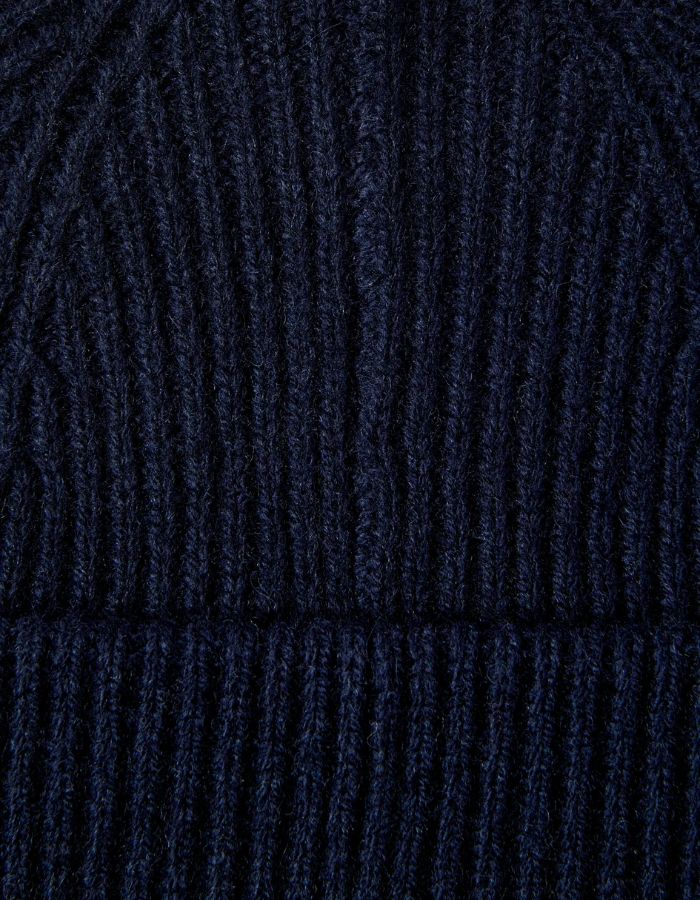 Matière du Bonnet sailor court en laine merinos bleu marine navy avec revers cotele marque Selected