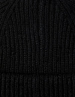 Matière du Bonnet sailor court en laine merinos noir avec revers cotele marque Selected.