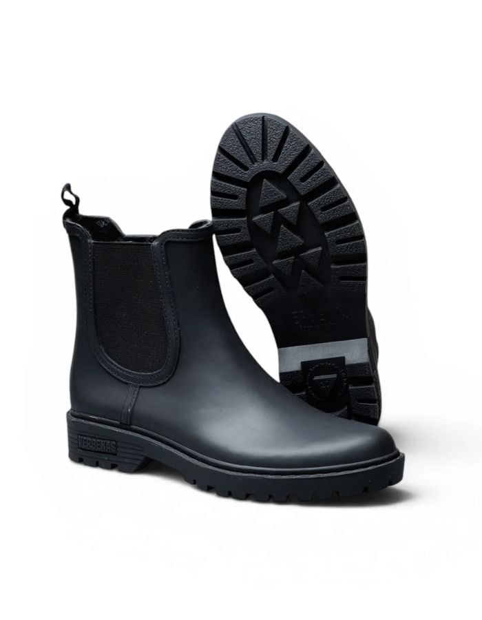 Semelle des Bottes de pluie Chelsea noires en caoutchouc naturel avec doublure textile, élastique latéral et semelle crantée assortie