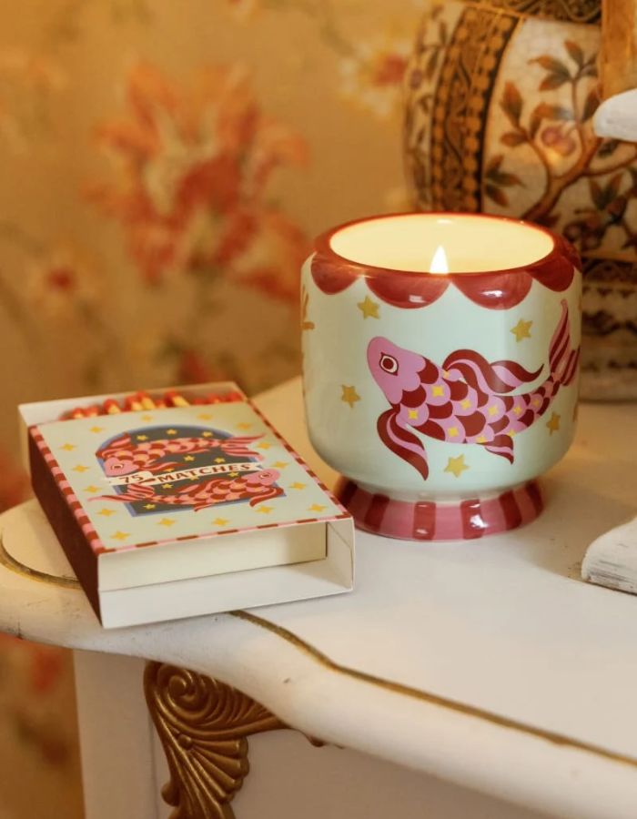 Ambiance déco avec la Bougie parfumee paddywax a dopo ocean tide pot ceramique peint a la main brise marine