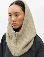 Vue de face de la Cagoule zippee en maille cotele vert eucalyptus balaclava col capuche femme marque Object.
