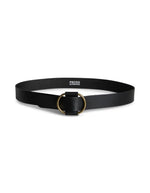 Ceinture pour femme en cuir véritable noir, modèle Pilja de la marque Pieces. Présente une largeur de 3 centimètres idéale pour les passants de jean et se ferme à l'aide d'une boucle métallique travaillée aux détails élégants.