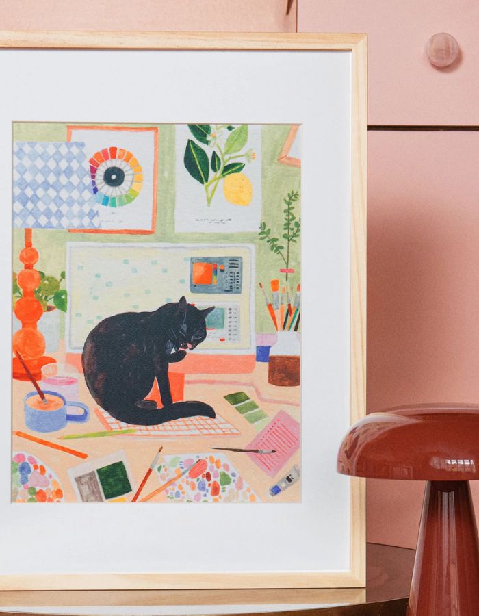 Réalisation avec le Coffret de peinture au numéro Petit Pinceau La pause du chat par Papier Coton pour La Petite Épicerie. Contient une illustration à peindre 24,5x32,5 cm, 18 pots de peinture biosourcée et 2 pinceaux vegan.