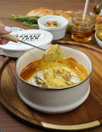Dégustation avec le Cuiseur fromage au four cookut en acier maille avec fourchettes camembert fondu