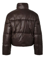 Dos de la Doudoune courte matelassée marron hot fudge à col montant et fermeture zippée marque PIECES