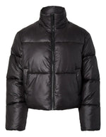 Doudoune courte matelassée noire à col montant et fermeture zippée marque PIECES