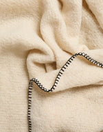 Détail de la Grande echarpe longue xl grise et noire whitecap gray pyron long scarf pieces 50x210cm