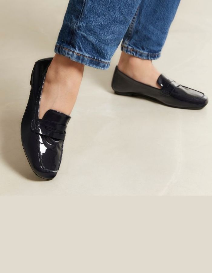 Silhouette avec les Mocassins hema vernis marine bleu brillant cuir plat reqins