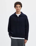 Vue de face du Polo en maille manches longues bleu marine en laine cody col boutonne relax fit marque Selected