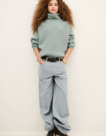 Silhouette avec le Pull beltane bleu glacier col camionneur zippe alpaga mohair bash