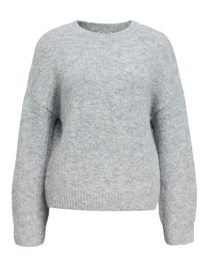 Pull ample col rond pour femme en maille plate gris moyen medium grey avec laine recyclée, modèle Saggia de la marque OBJECT.