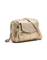 Sac bandoulière pour femme en cuir doré métallisé avec poche avant zippée et bandoulière chaîne, modèle Naina Leather Cross Body de PIECES.