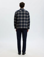 Dos de la Surchemise en laine tweed carreaux bleu marine egret et noir pablo homme marque Selected