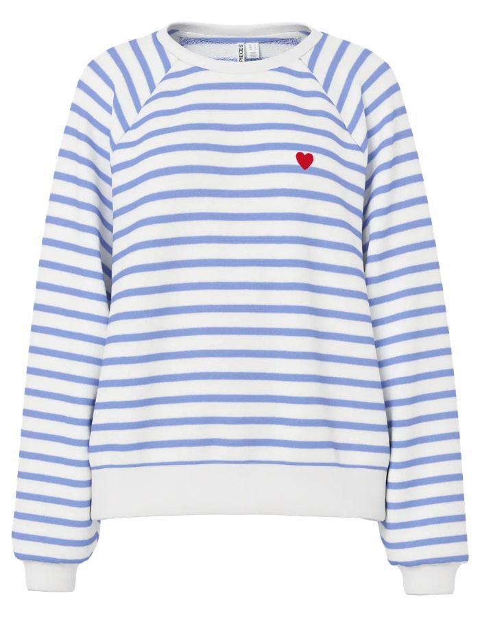 Sweatshirt col rond pour femme en jersey rayé blanc cassé et bleu hortensia avec motif cœur brodé, modèle Greta LS Emb UB Sweat de PIECES.