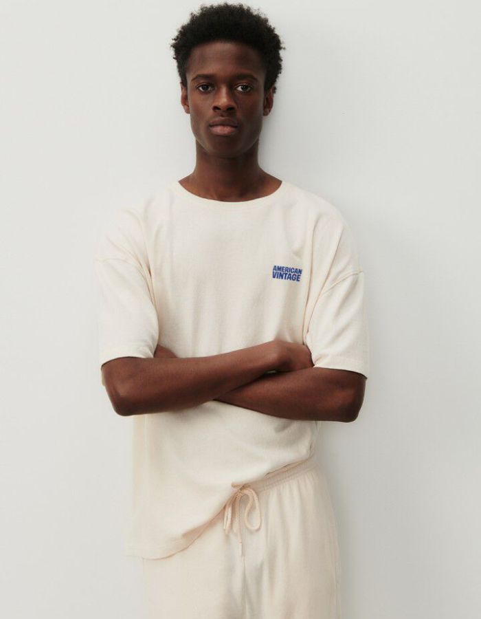Vue de face du Tshirt homme ykobow ecru oversize american vintage coton peau de peche epaules tombantes