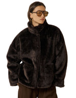 Veste courte femme fausse fourrure chocolat vosmo hartford col montant doublure velours poches plaquees