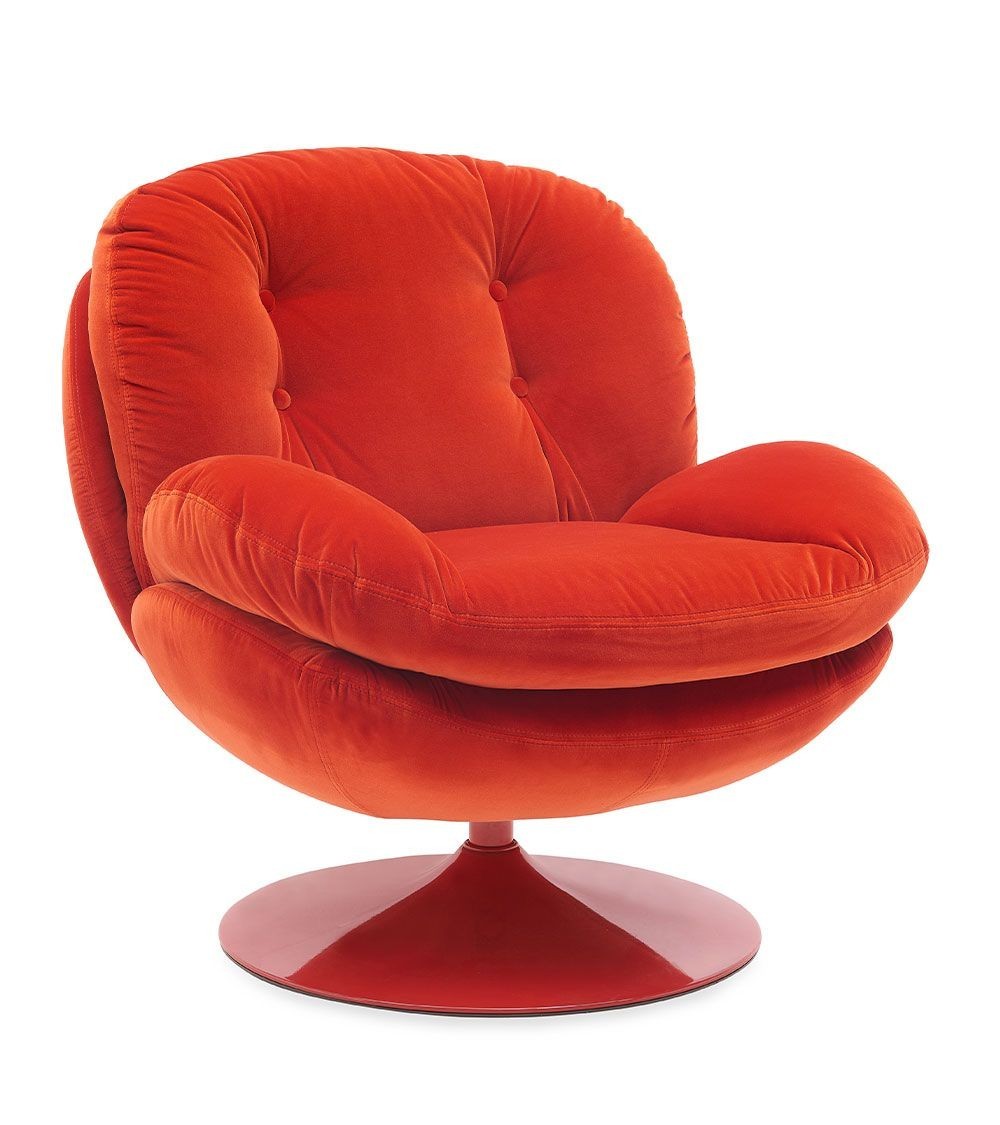 Fauteuil Loveuse Rouge pivotant, design rétro chic en velours avec base ronde laquée.
