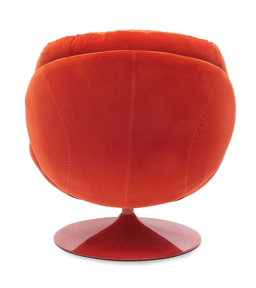 Fauteuil loveuse rouge pivotant avec base ronde en métal laqué, vue arrière.