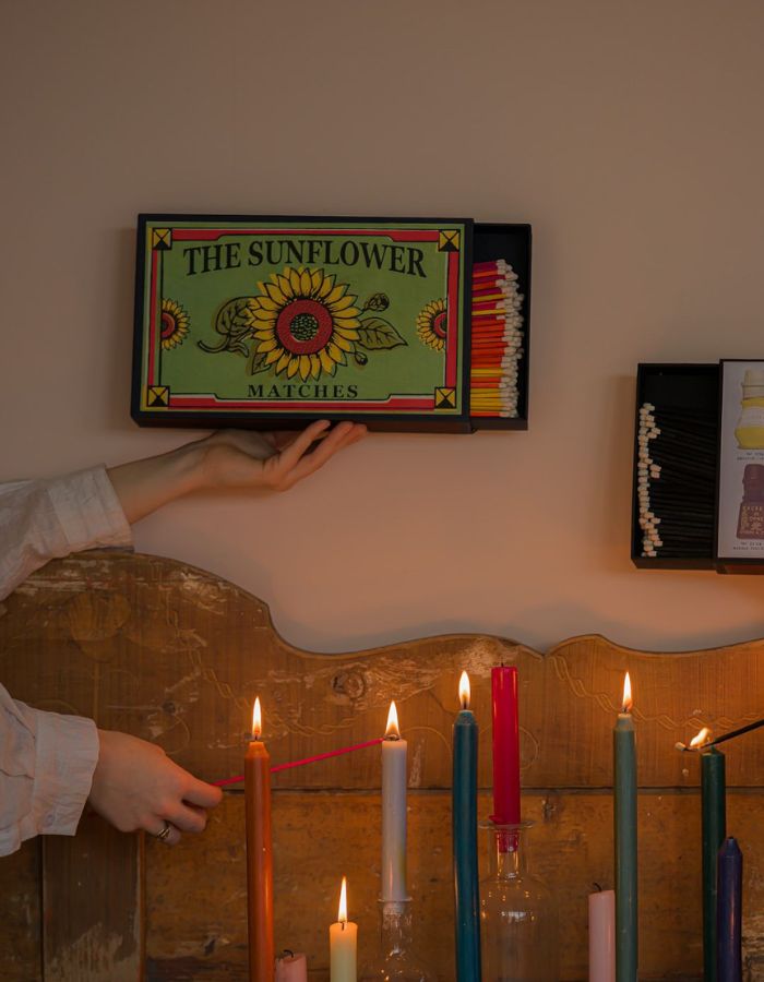 trinity-allumettes-geantes-the-sunflower-archivist-2