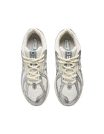 trinity-baskets-1906R-silver-metalic-new-balance-3