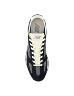 Dessus des Baskets basses rétro pour homme en mesh et daim gris castlerock avec logo N noir, découpe fang sur l'avant-pied et semelle EVA, modèle 471 de la marque New Balance.