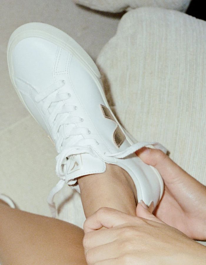 trinity-baskets-campo-leather-white-platine-veja-4_e0d56503-7edd-44ff-9c29-d845acbd517e