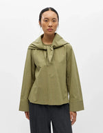 Vue de face de la Blouse imprimée en coton biologique jacquard vert bronze et orange avec col rond et manches longues