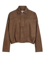 Blouson bomber pour femme marron chocolat avec col chemise, épaules tombantes et fermeture zippée à pressions, modèle Viral L/S Jacket couleur Rain Drum de la marque VILA.