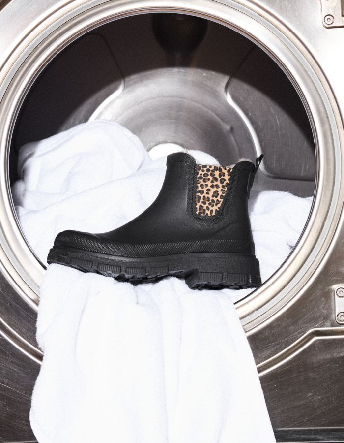 trinity-boots-lua-mate-animal-fur-black-sand-leo-verbenas-1