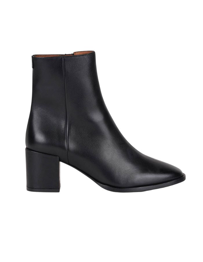 Bottines Dayah Noir en cuir à tannage végétal, talon carré de 6 cm, design minimaliste.