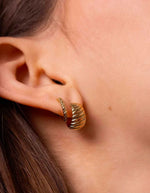 trinity-boucles-d-oreilles-mini-creole-shane-shane-striee-acier-inoxydable-2