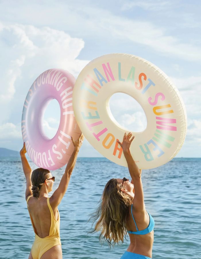 trinity-bouee-geante-hotter-summer-than-last-summer-fisura-4
