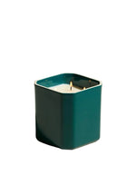 Bougie Facettes Songe d'Orient 650g Maison Sarah Lavoine en grès bleu Sarah, design géométrique carré avec facettes biseautées et quatre mèches allumées.
