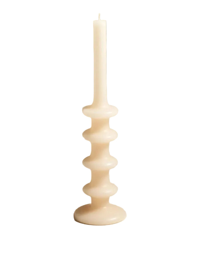 Bougie Slave Ecru en cire minérale non parfumée, design twisté et vibrant.