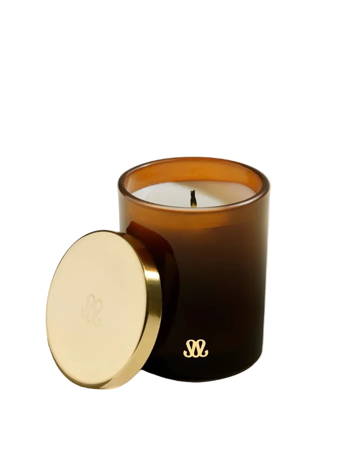 Bougie Stella Bois de Santal 200Gr dans un verre teinté fauve avec couvercle doré et monogramme.