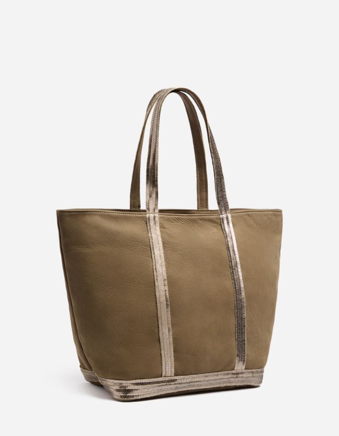 Profil d Grand sac cabas zippé pour femme en cuir velours gris taupe avec bandes de sequins assortis et longues anses, modèle Cabas L Zippé Cuir Velours couleur Éléphant de Vanessa Bruno.