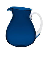 Carafe Memento Synth en Plexi Bleu Nuit de 1,6 litre avec poignée transparente et bulles d'air.
