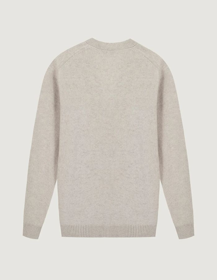 Dos du Cardigan droit boutonné en laine d'agneau couleur gris ciment pour homme avec patch cœur sur la poitrine, modèle Lhomme de la marque Maison Labiche.