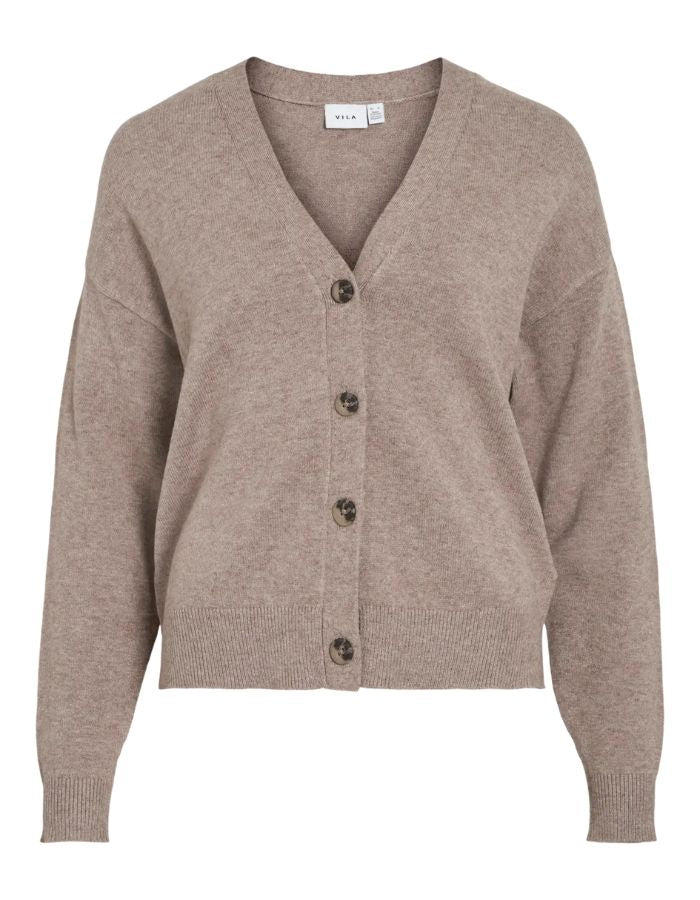 Gilet col V pour femme en maille taupe, modèle Viril V-Neck Knit Cardigan de la marque VILA. Présente des emmanchures basses, des poignets en bord-côte et des boutons ton sur ton sur le devant.