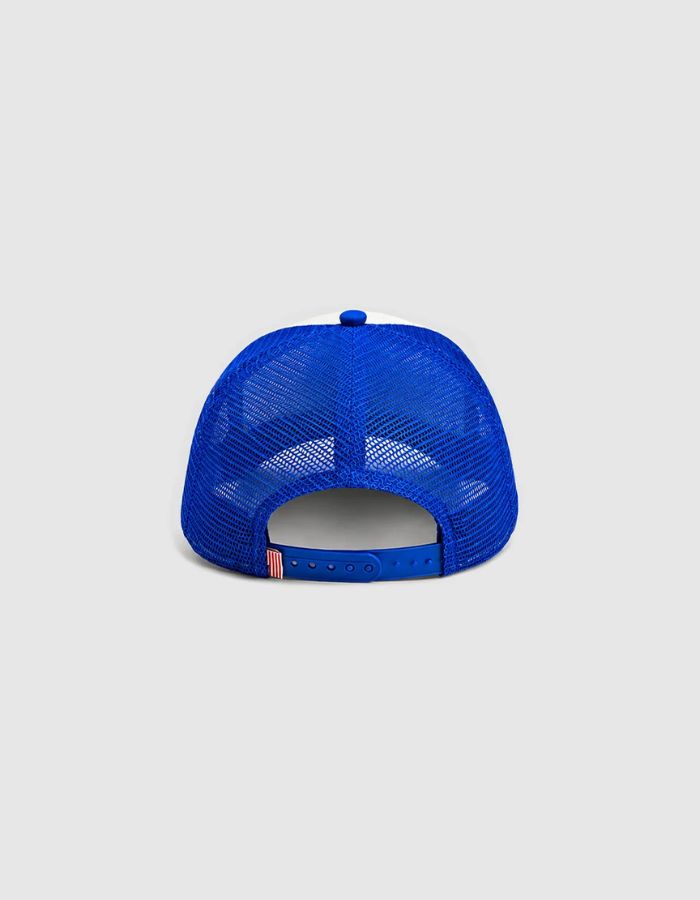Dos de la Casquette trucker bicolore bleu électrique pour homme et femme avec patch cœur en feutrine brodée et filet à l'arrière, modèle Heart Foam Cap couleur Electrik de la marque Sweet Pants.