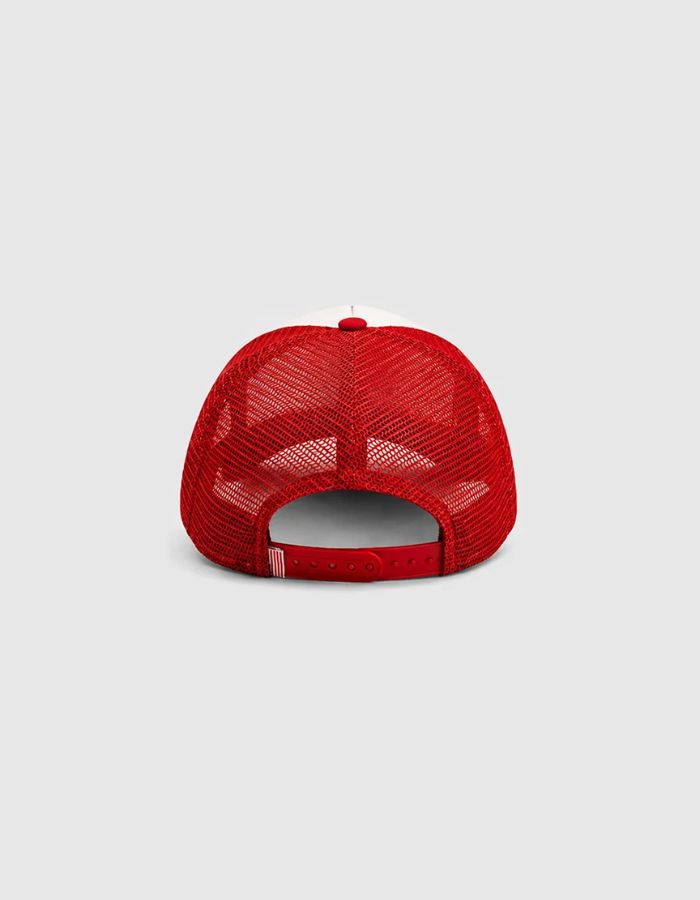 Dos de la Casquette trucker bicolore rouge carmin pour homme et femme avec patch cœur en feutrine brodée et filet à l'arrière, modèle Heart Foam Cap couleur Karmin de la marque Sweet Pants.