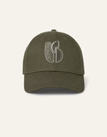 Casquette pour femme de couleur kaki uni, modèle Heloa de la marque Ba&sh. Confectionnée en coton bio, elle présente une visière classique courbée, le logo de la marque brodé en relief sur le devant et une patte de serrage ajustable à l'arrière.