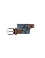 Ceinture tressée élastique bleu marine et blanc avec finitions en cuir marron et boucle en alliage de zinc.