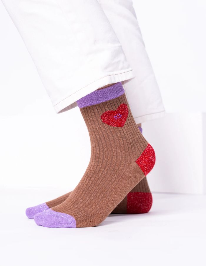 trinity-chaussettes-coeur-marron-rouge-billy-belt-2