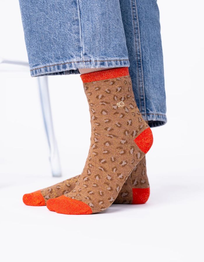 trinity-chaussettes-leopard-paillettes-marron-orange-billy-belt-2