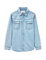 Chemise Adali Ba&sh bleu clair délavé, coupe fluide, deux poches poitrine et boutons nacrés.