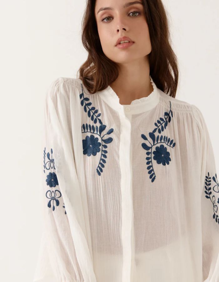 trinity-chemise-auralie-creme-broderie-bleu-fleurs-artlove-3